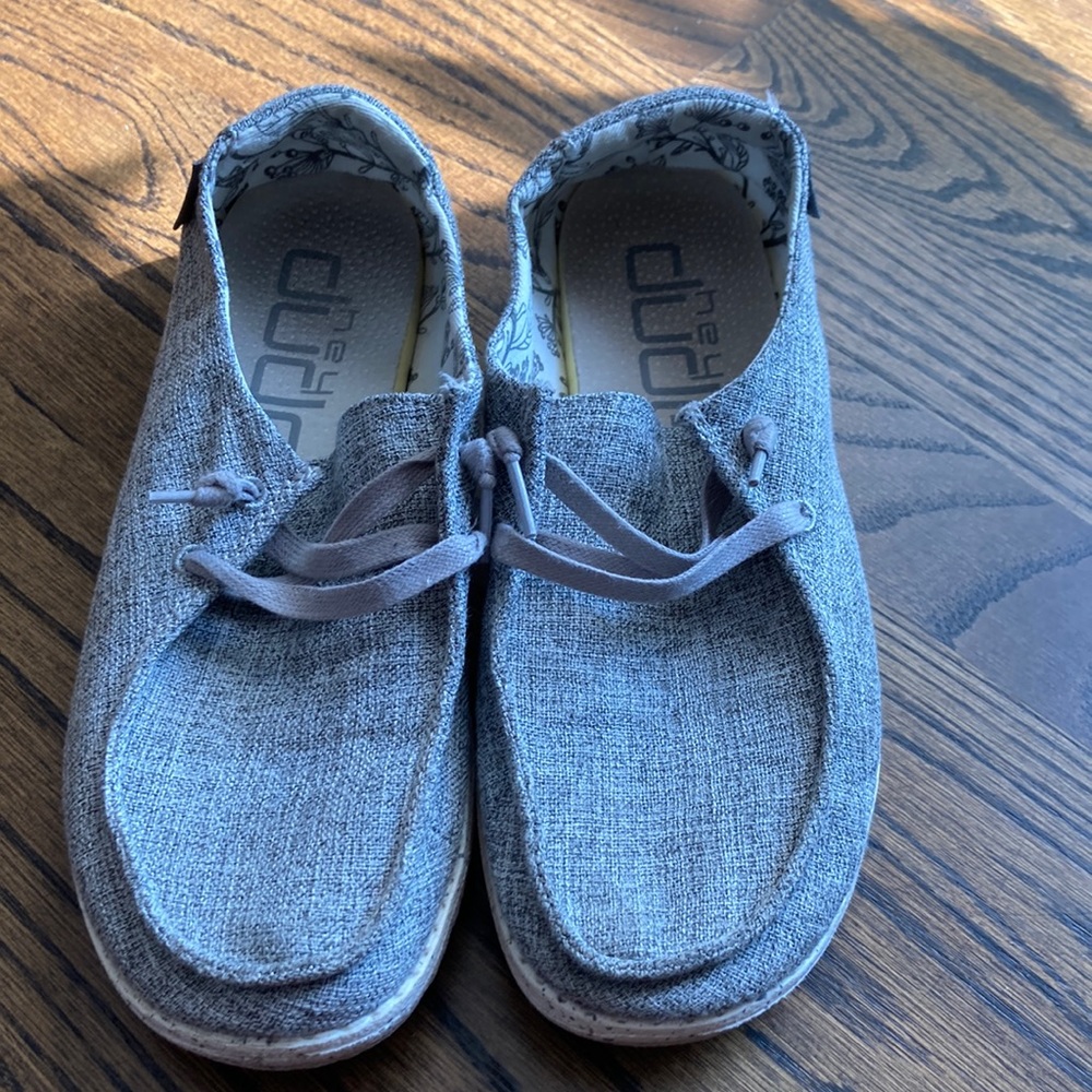 Hey Dude womens Wendy linen Iron slip on shoes. Size US 6